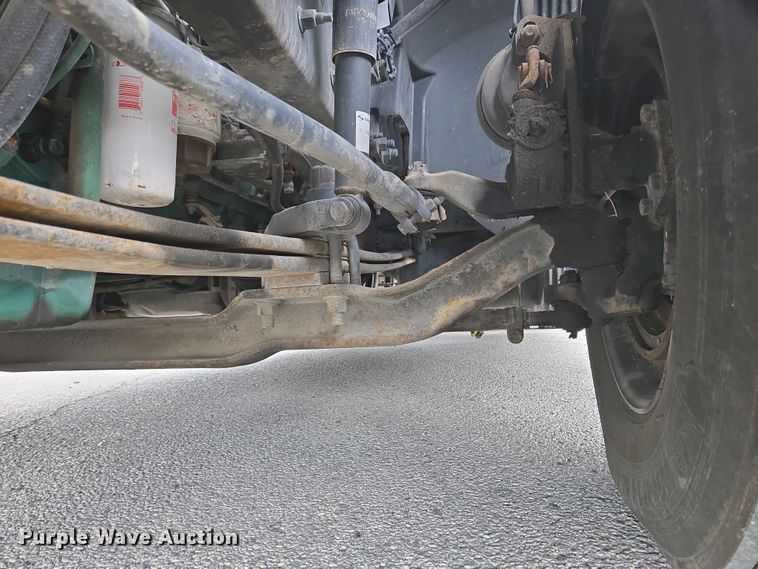 image for item EC4193 2012 Volvo semi truck