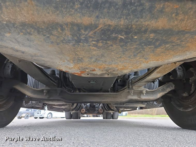 image for item EC4193 2012 Volvo semi truck