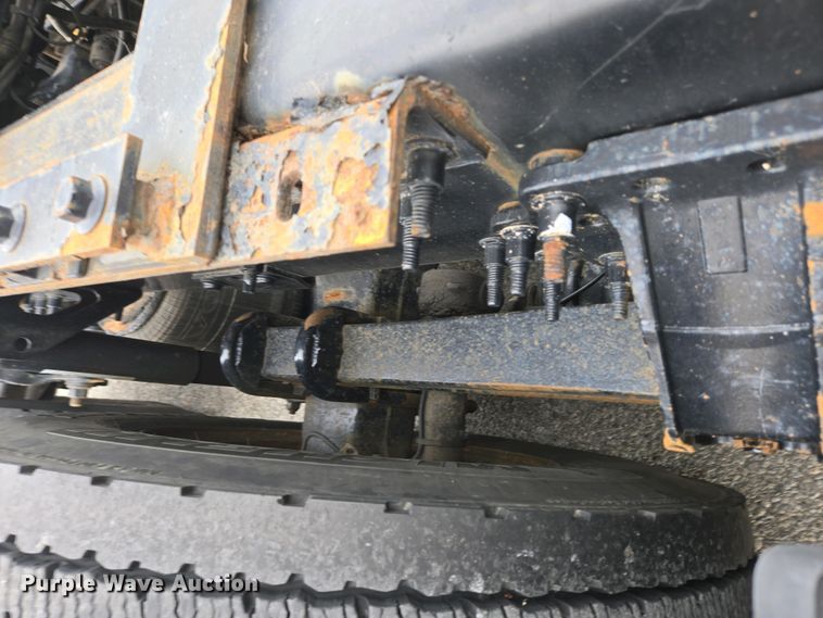 image for item EC4193 2012 Volvo semi truck