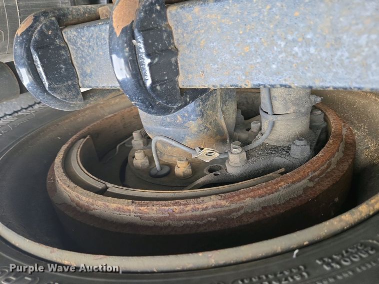 image for item EC4193 2012 Volvo semi truck