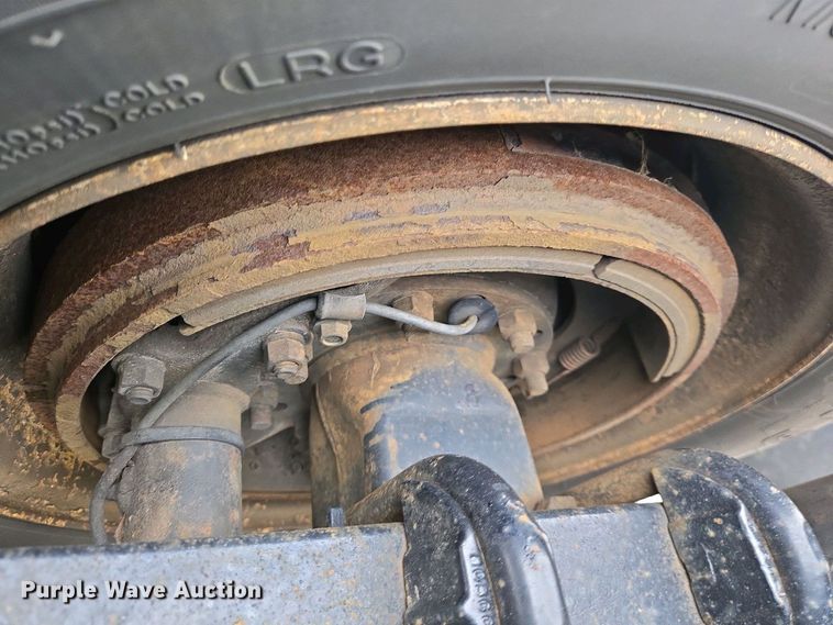 image for item EC4193 2012 Volvo semi truck