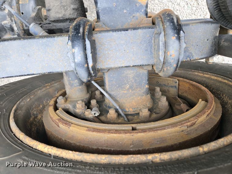 image for item EC4193 2012 Volvo semi truck