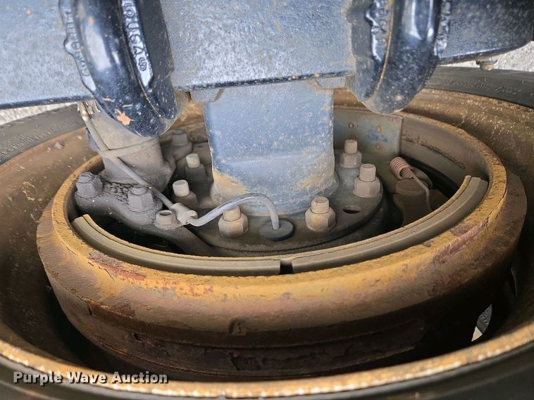 image for item EC4193 2012 Volvo semi truck