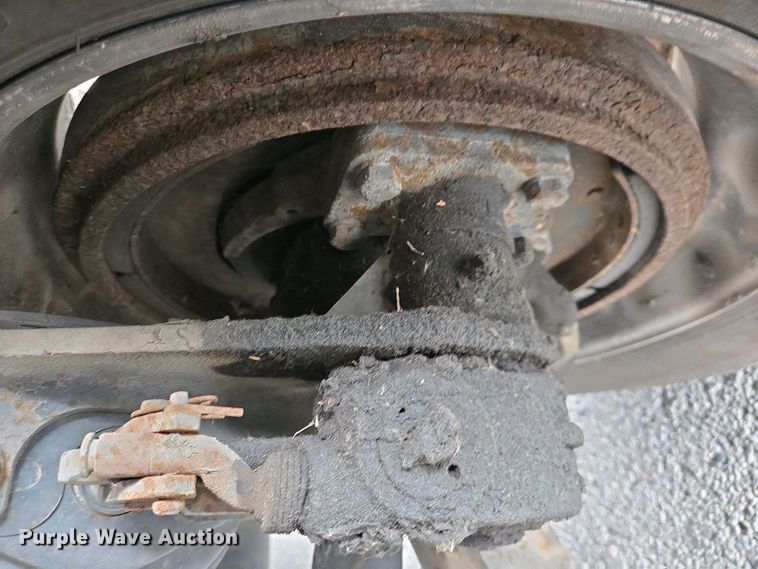 image for item EC4193 2012 Volvo semi truck