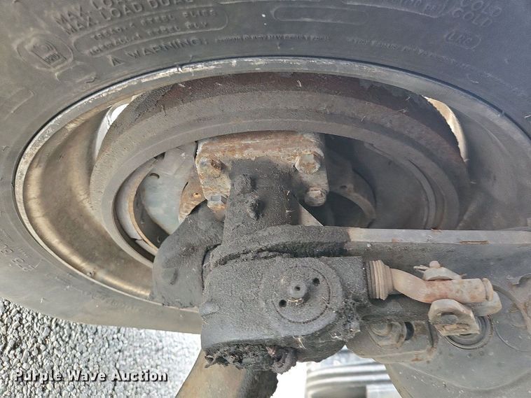 image for item EC4193 2012 Volvo semi truck