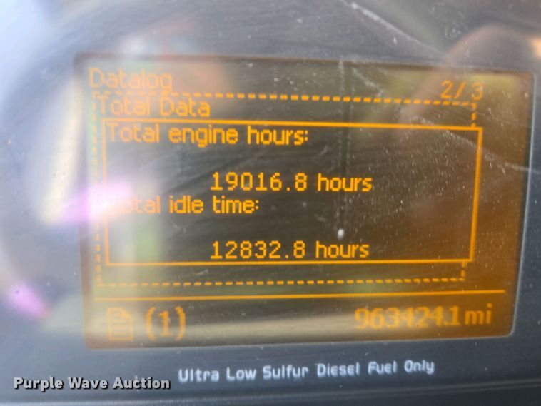 image for item EC4193 2012 Volvo semi truck