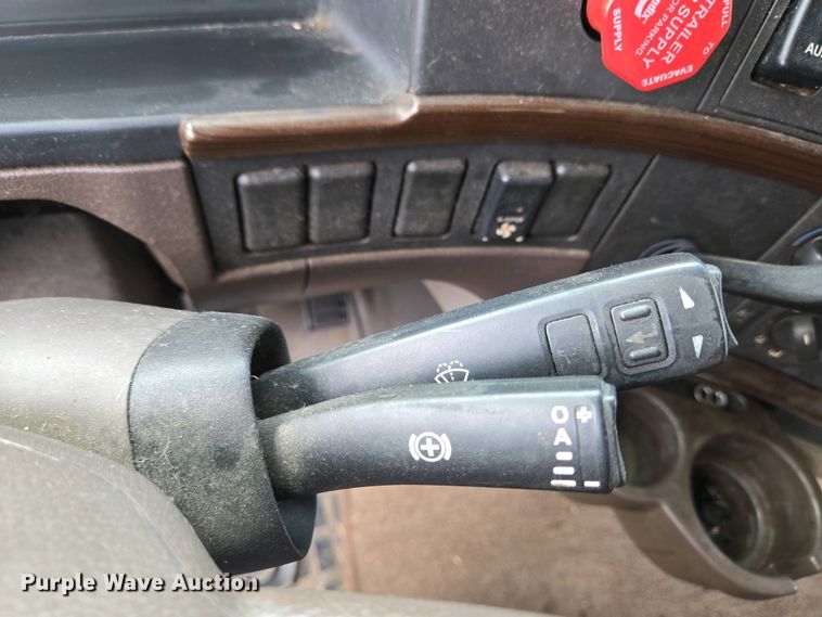 image for item EC4193 2012 Volvo semi truck