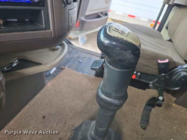 image for item EC4193 2012 Volvo semi truck