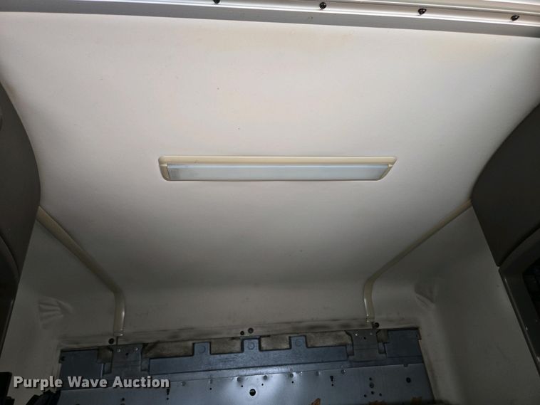 image for item EC4193 2012 Volvo semi truck