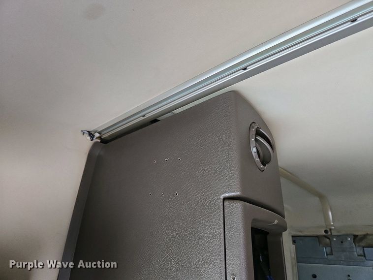 image for item EC4193 2012 Volvo semi truck