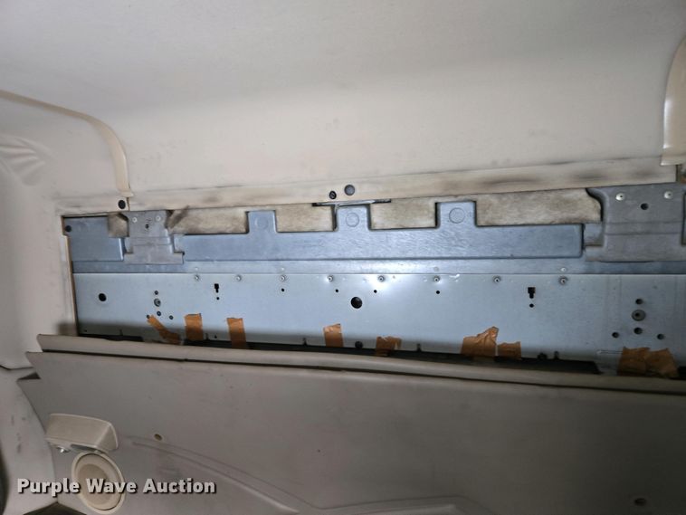 image for item EC4193 2012 Volvo semi truck