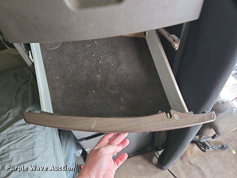 image for item EC4193 2012 Volvo semi truck