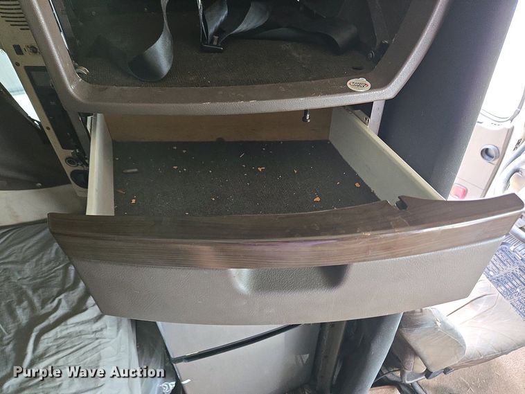 image for item EC4193 2012 Volvo semi truck