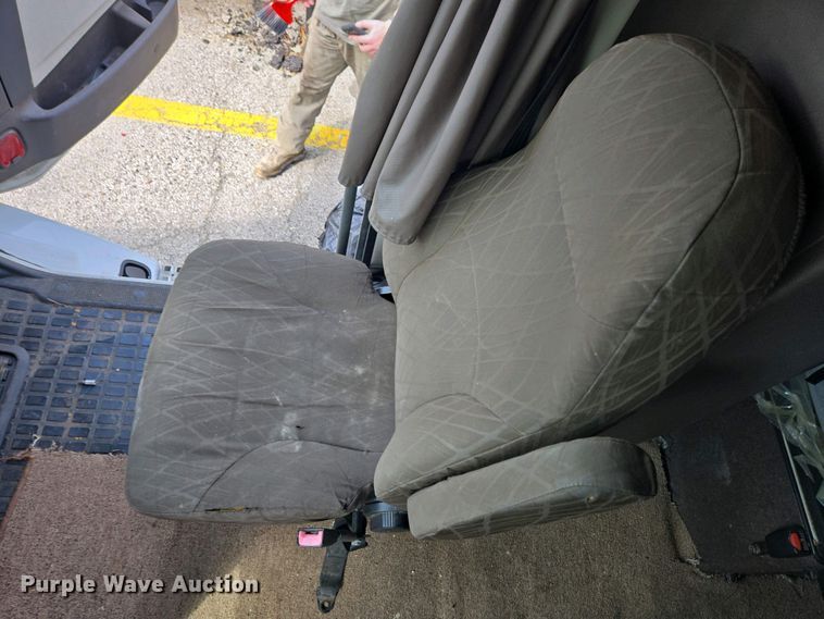 image for item EC4193 2012 Volvo semi truck