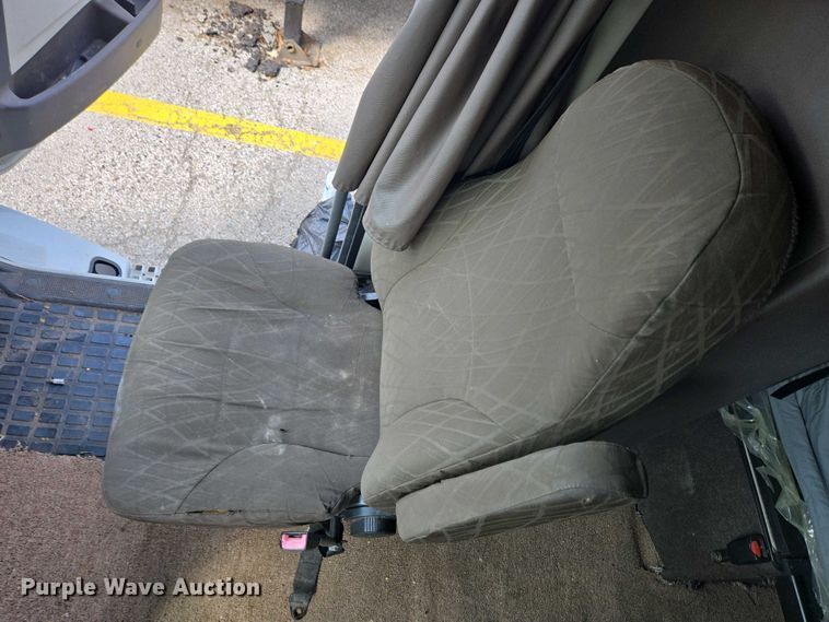 image for item EC4193 2012 Volvo semi truck