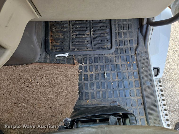 image for item EC4193 2012 Volvo semi truck