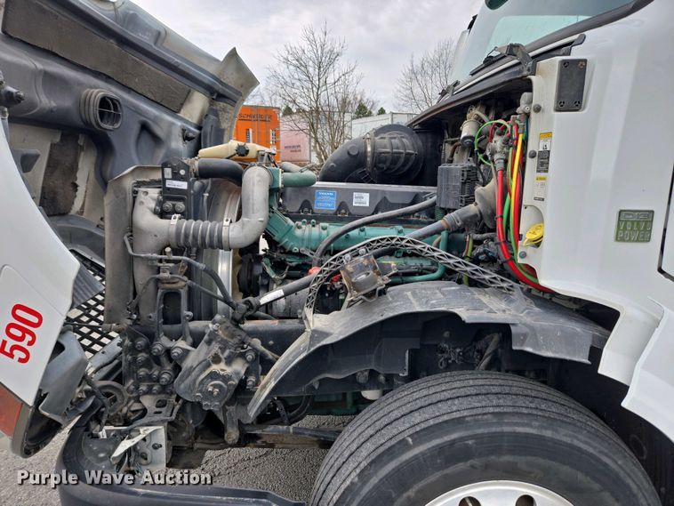 image for item EC4193 2012 Volvo semi truck