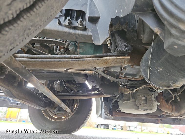 image for item EC4193 2012 Volvo semi truck