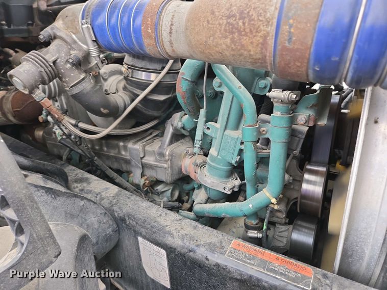 image for item EC4193 2012 Volvo semi truck