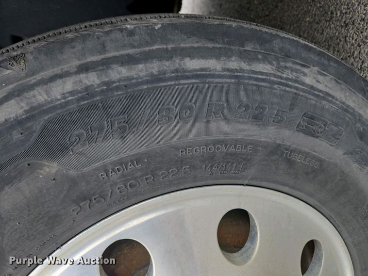 image for item EC4193 2012 Volvo semi truck