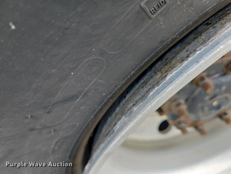 image for item EC4193 2012 Volvo semi truck