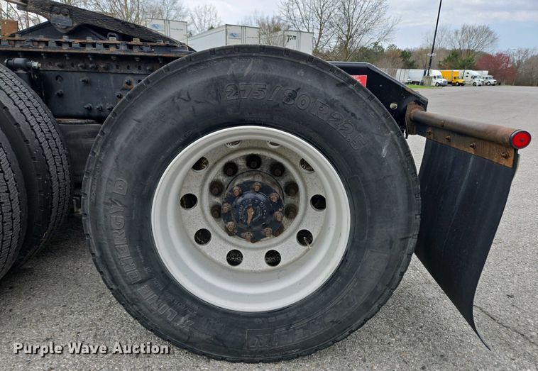 image for item EC4193 2012 Volvo semi truck