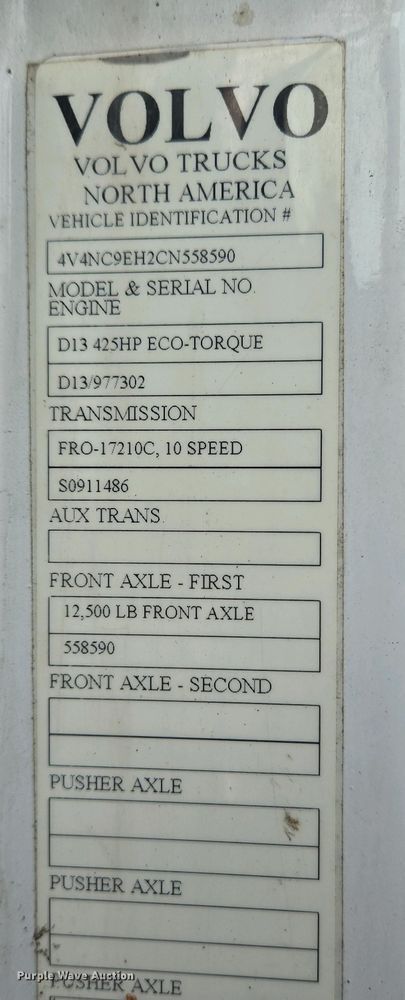 image for item EC4193 2012 Volvo semi truck