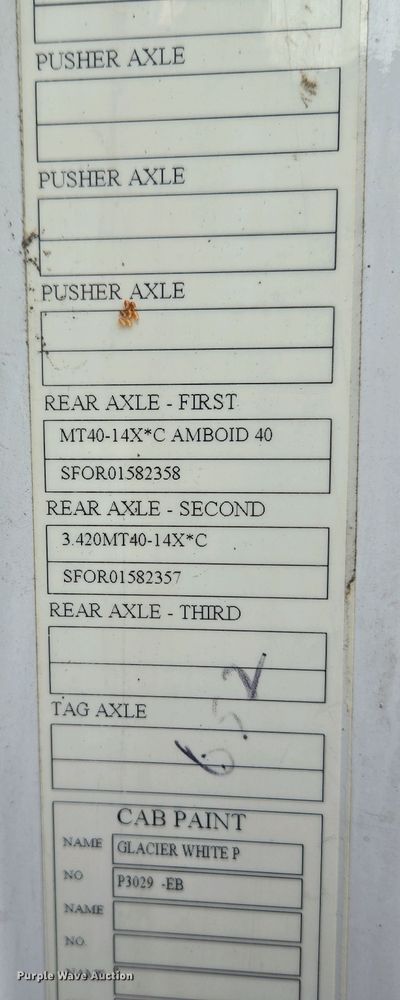 image for item EC4193 2012 Volvo semi truck