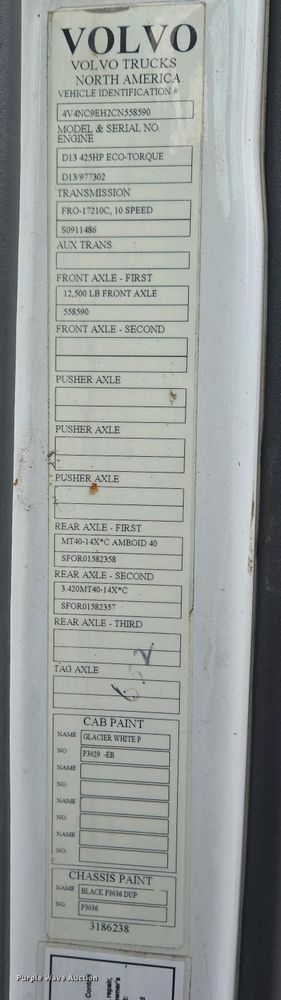 image for item EC4193 2012 Volvo semi truck