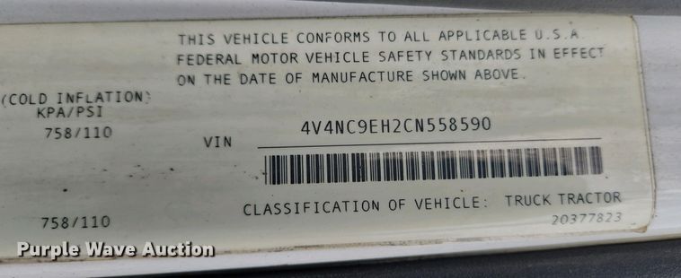 image for item EC4193 2012 Volvo semi truck