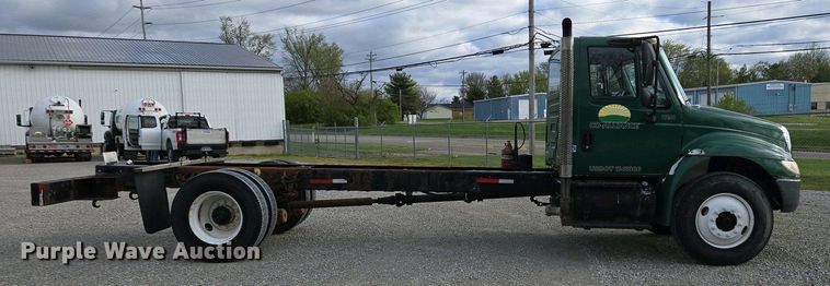 image for item EC4195 2007 International 4300 SBA truck cab and chassis