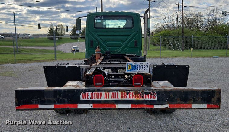 image for item EC4195 2007 International 4300 SBA truck cab and chassis