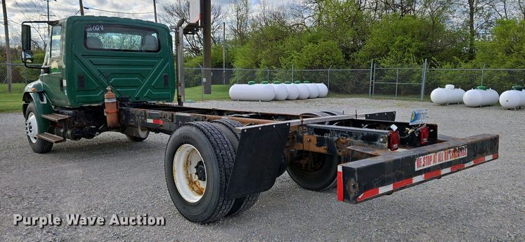 image for item EC4195 2007 International 4300 SBA truck cab and chassis