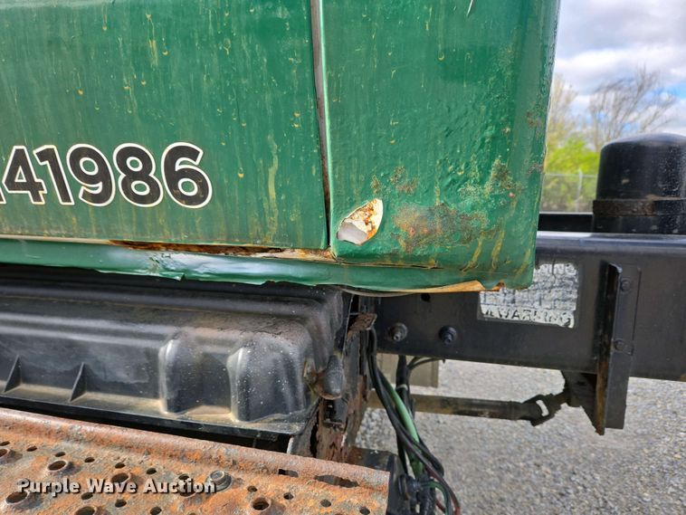 image for item EC4195 2007 International 4300 SBA truck cab and chassis