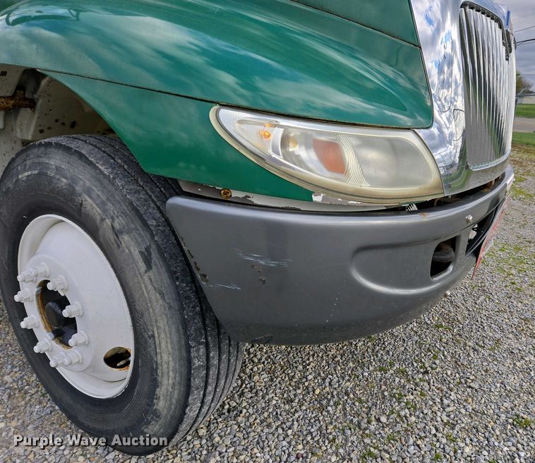 image for item EC4195 2007 International 4300 SBA truck cab and chassis