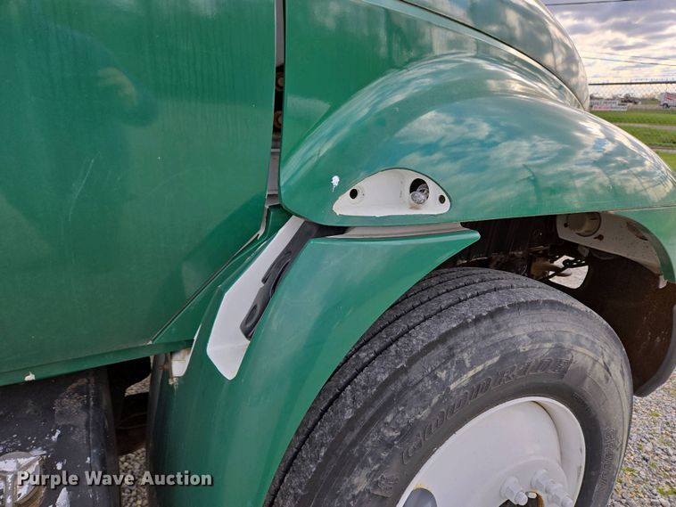 image for item EC4195 2007 International 4300 SBA truck cab and chassis