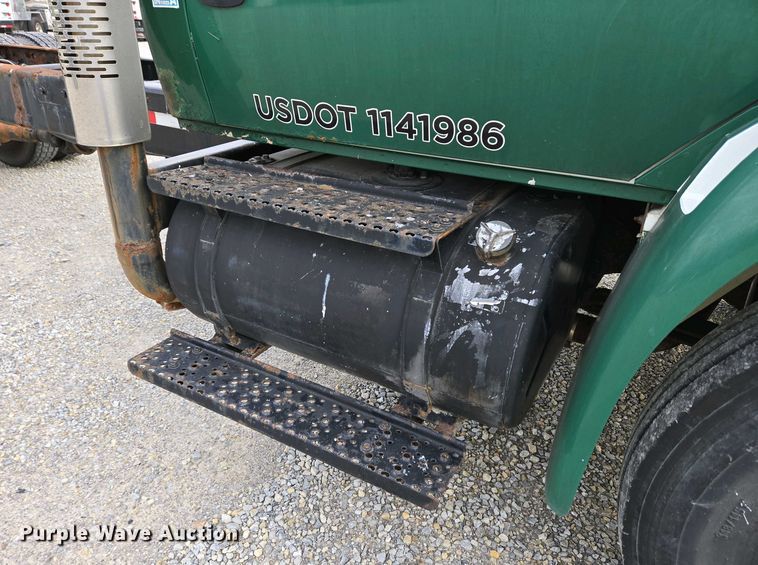 image for item EC4195 2007 International 4300 SBA truck cab and chassis