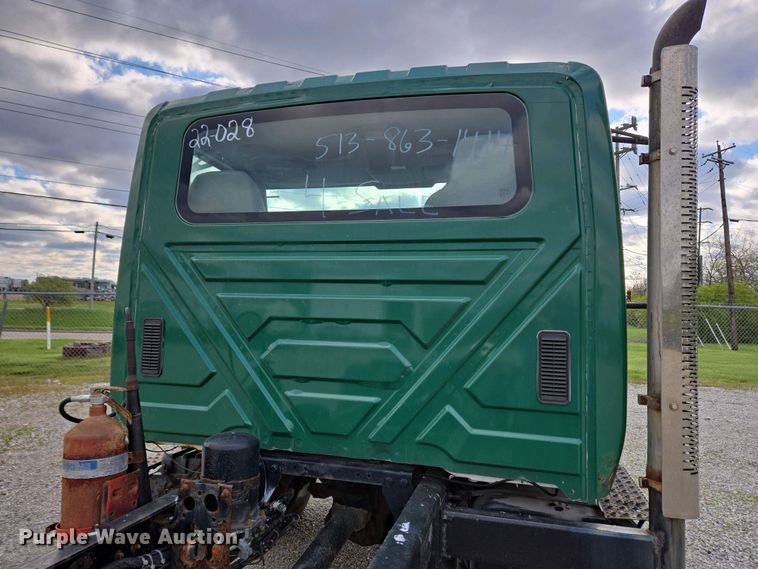 image for item EC4195 2007 International 4300 SBA truck cab and chassis