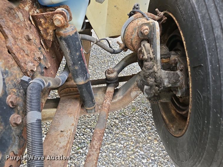 image for item EC4195 2007 International 4300 SBA truck cab and chassis