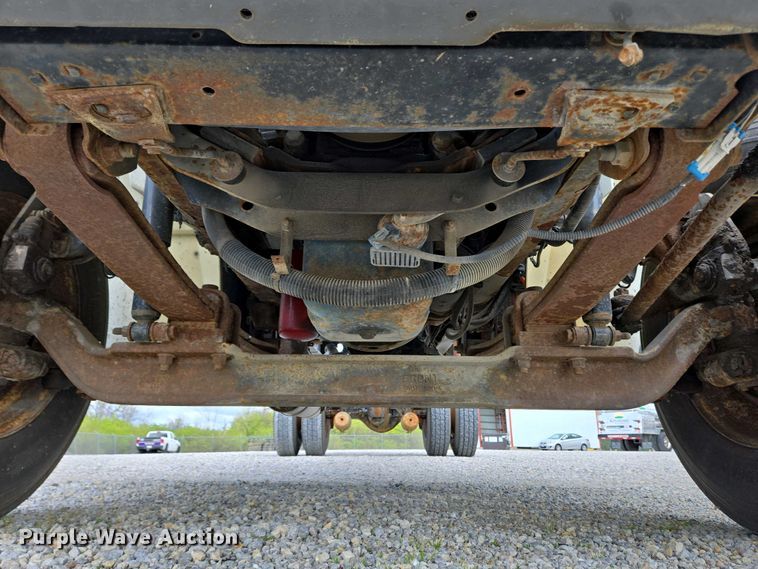 image for item EC4195 2007 International 4300 SBA truck cab and chassis