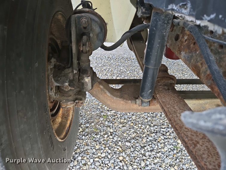 image for item EC4195 2007 International 4300 SBA truck cab and chassis