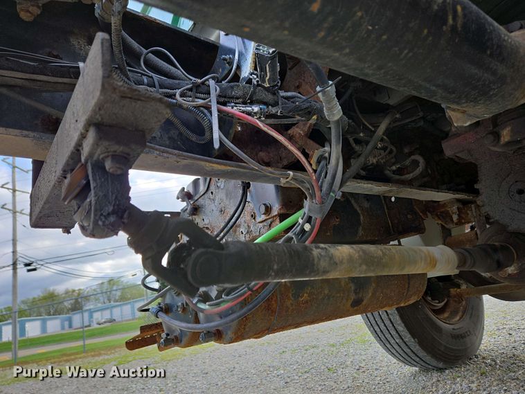 image for item EC4195 2007 International 4300 SBA truck cab and chassis