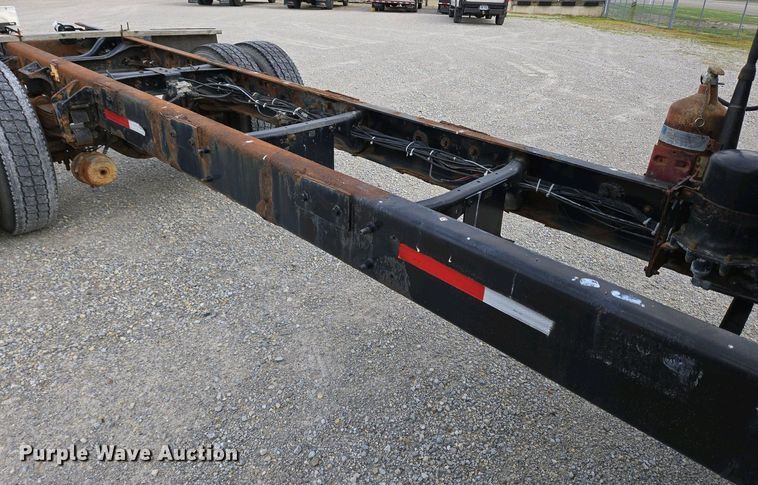 image for item EC4195 2007 International 4300 SBA truck cab and chassis