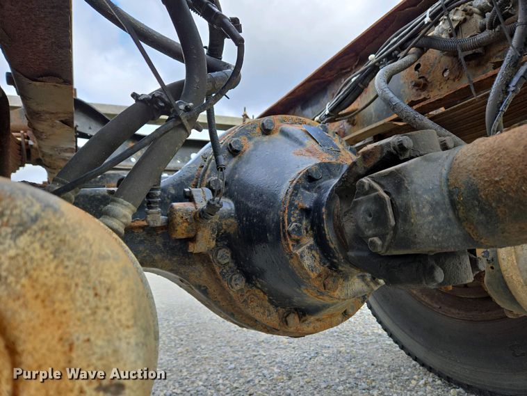 image for item EC4195 2007 International 4300 SBA truck cab and chassis