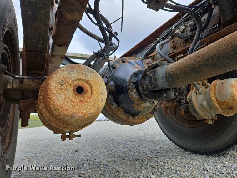 image for item EC4195 2007 International 4300 SBA truck cab and chassis