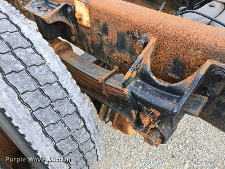 image for item EC4195 2007 International 4300 SBA truck cab and chassis