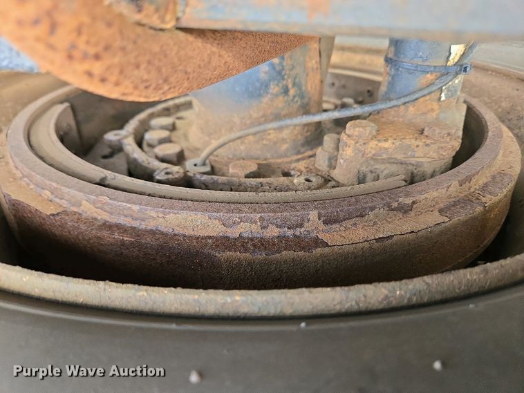 image for item EC4195 2007 International 4300 SBA truck cab and chassis