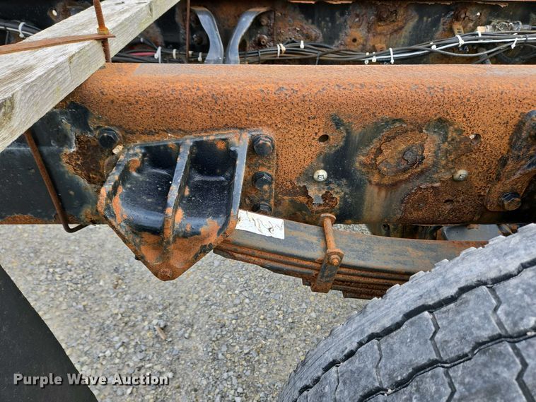 image for item EC4195 2007 International 4300 SBA truck cab and chassis