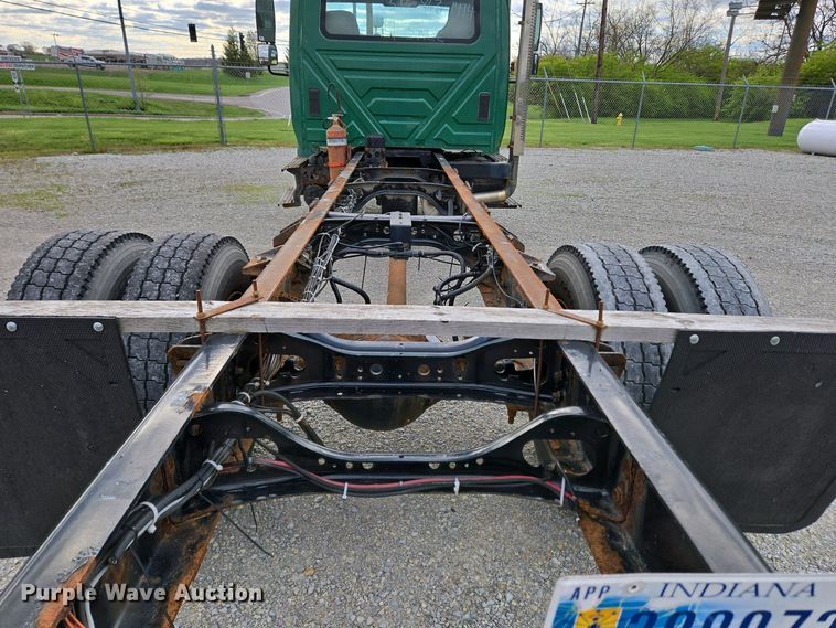 image for item EC4195 2007 International 4300 SBA truck cab and chassis