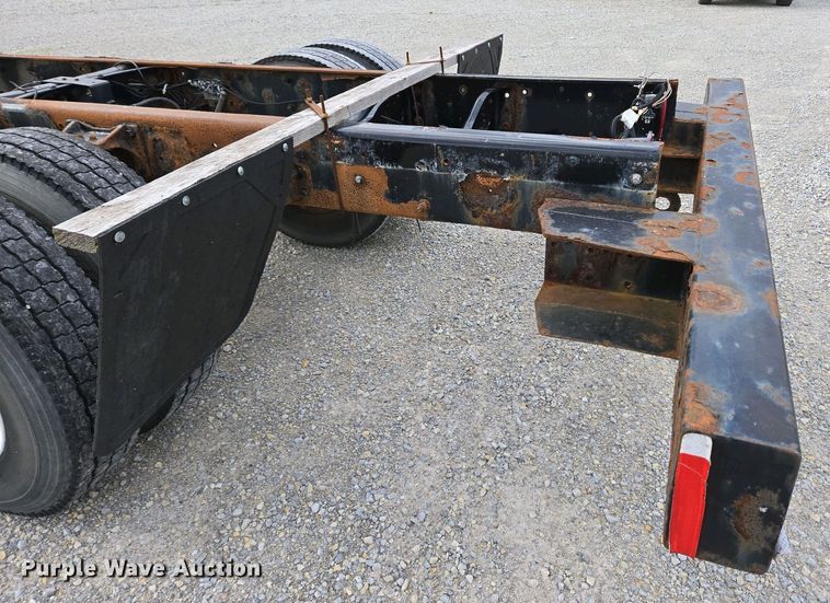 image for item EC4195 2007 International 4300 SBA truck cab and chassis